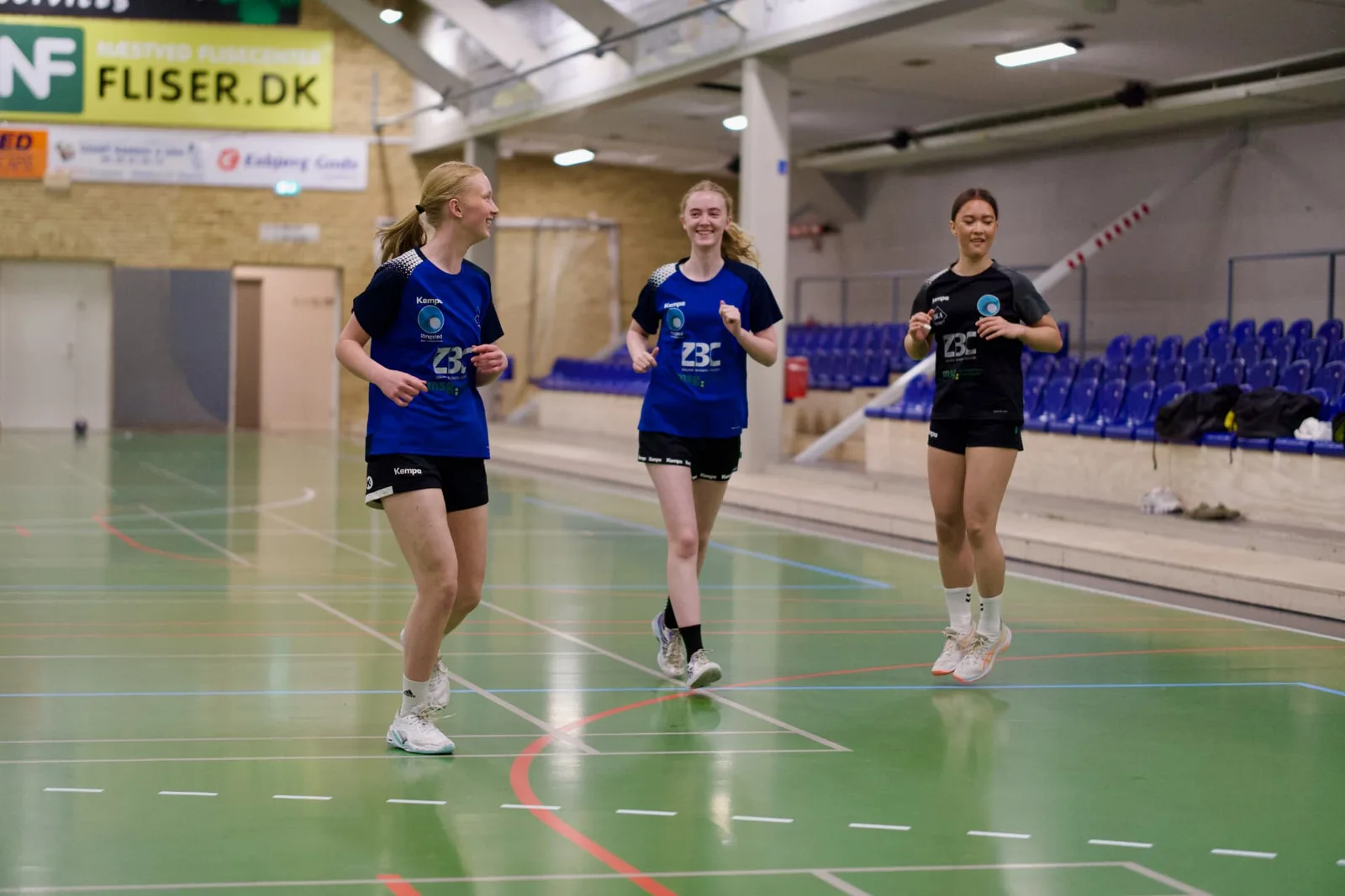 Håndboldspillere fra IKA Ringsted til fælles opvarmning