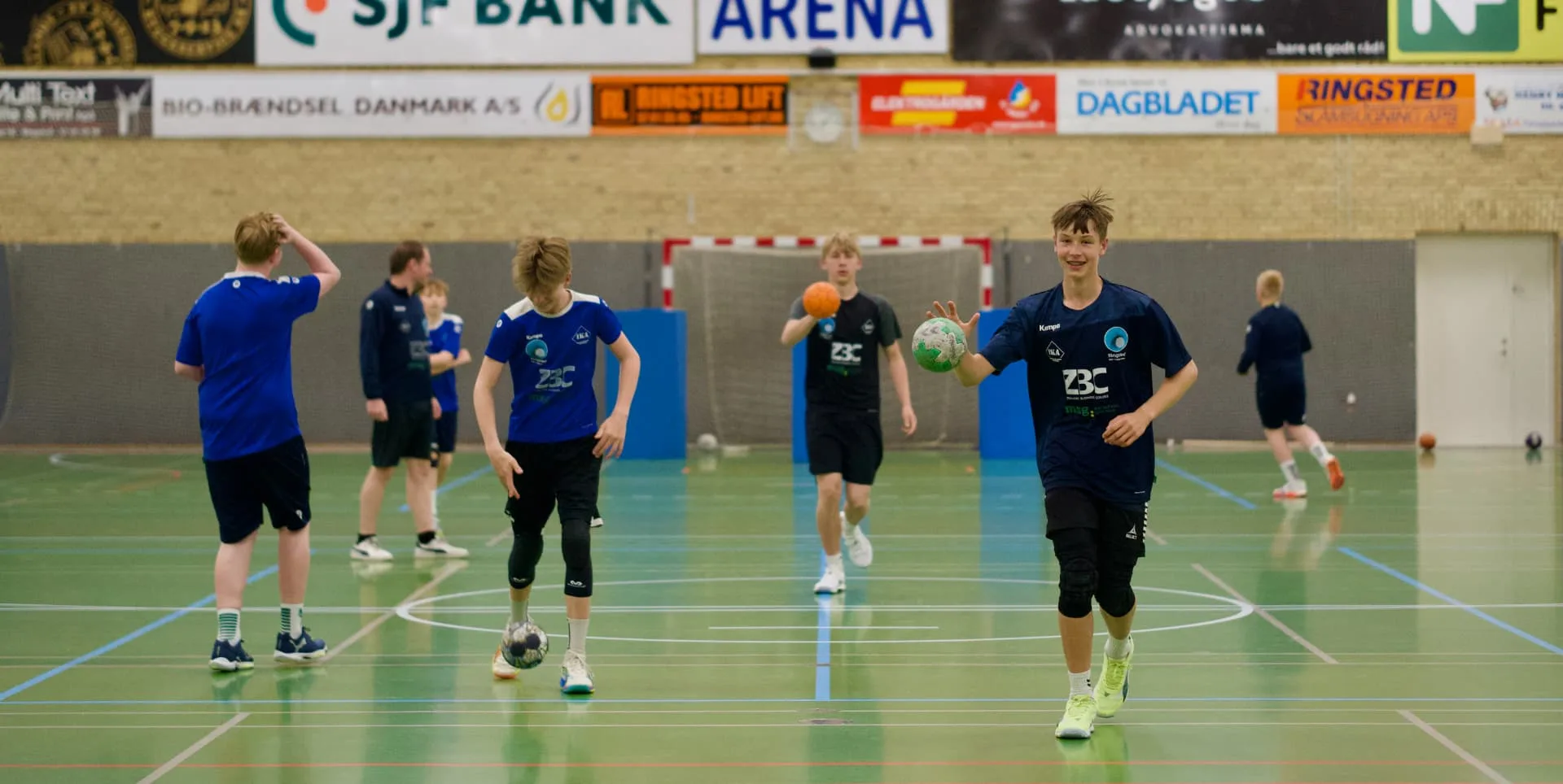 Udøvere til morgentræning i Ringsted Hallen